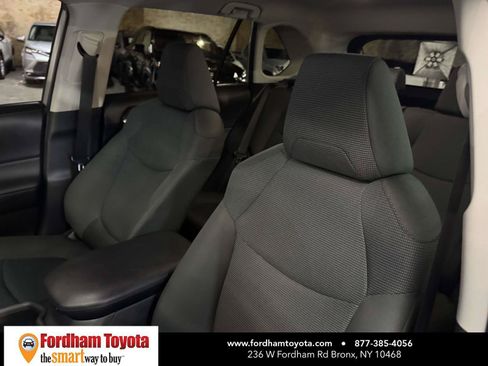 Used 2023 Toyota RAV4 LE AWD/4WD image 18