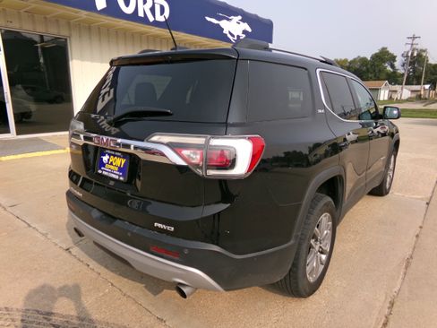 Used 2018 GMC Acadia SLE w/ LPO, Black Accent Package AWD/4WD image 3