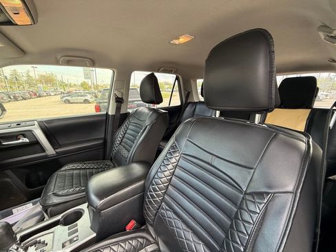 Used 2018 Toyota 4Runner SR5 AWD/4WD image 13