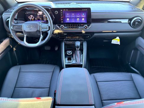 Used 2024 Chevrolet Colorado Z71 w/ Z71 Convenience Package 2 image 17