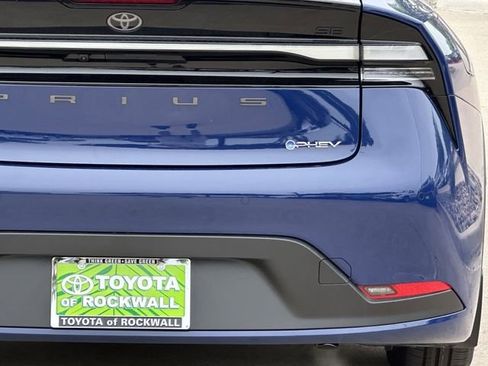 New 2026 Toyota Prius Plug-In Hybrid FWD image 6
