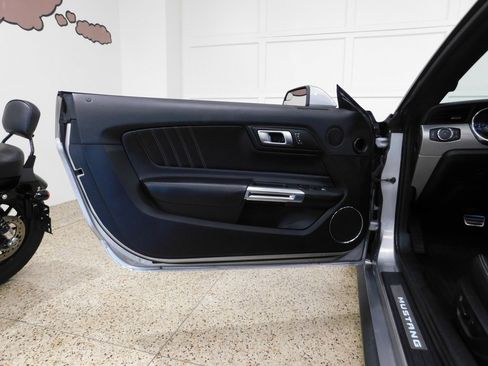 Used 2020 Ford Mustang Premium image 37