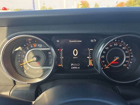 Used 2020 Jeep Wrangler Unlimited Sahara image 35