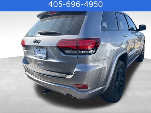 Used 2018 Jeep Grand Cherokee Altitude image 3