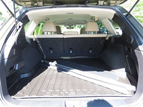 Used 2019 Subaru Outback 2.5i Premium AWD/4WD image 17