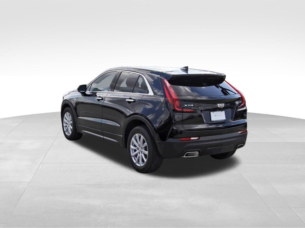 Certified 2023 Cadillac XT4 Luxury FWD image 3