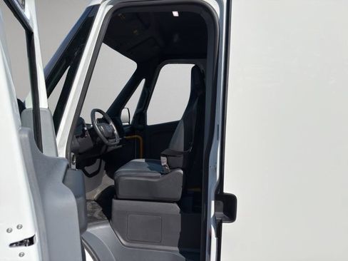 Used 2024 Rivian Delivery 500 FWD image 9