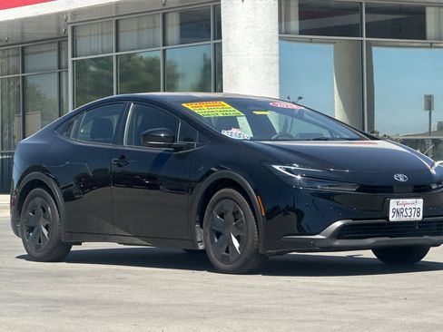 Used 2024 Toyota Prius LE image 8