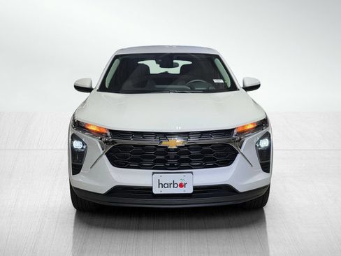 New 2026 Chevrolet Trax LS w/ LS Convenience Package FWD image 2