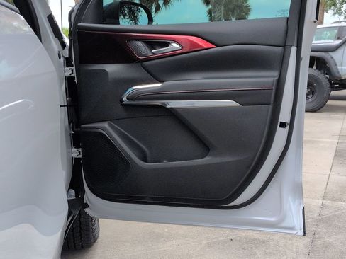 Used 2024 Chevrolet Traverse Z71 image 20