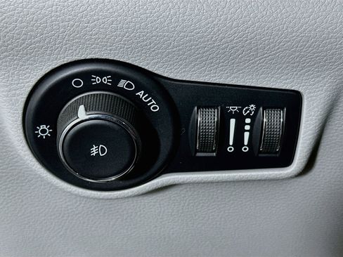 Used 2022 Jeep Compass Latitude AWD/4WD image 17