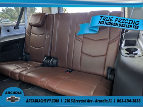 Used 2020 Cadillac Escalade ESV Premium Luxury AWD/4WD image 16