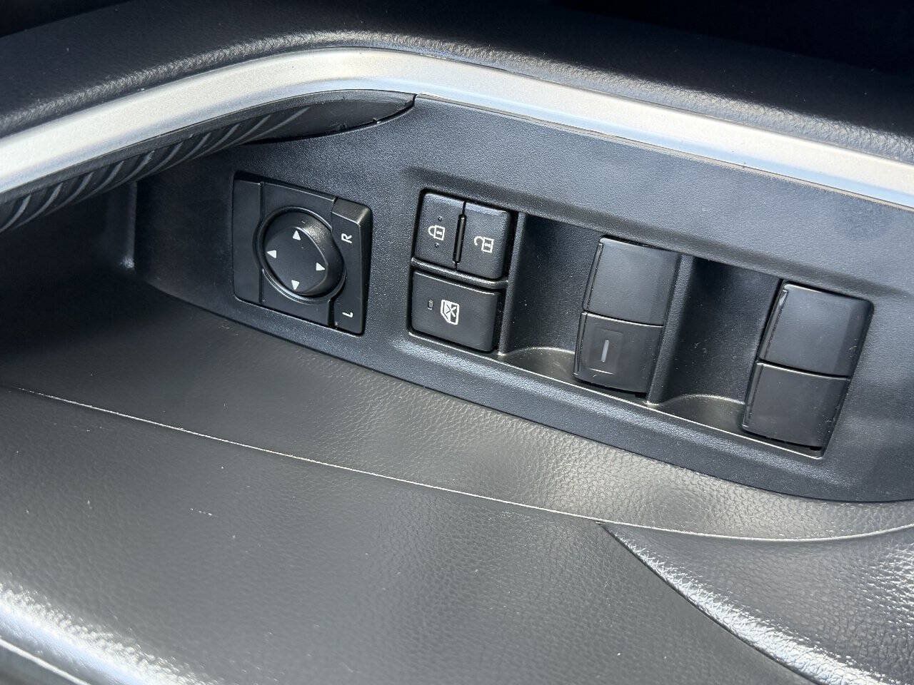 Used 2024 Toyota RAV4 LE AWD/4WD image 18