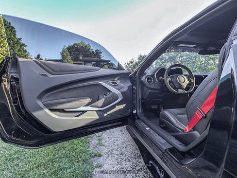Used 2018 Chevrolet Camaro ZL1 w/ LPO, ZL1 Protection Package RWD image 28