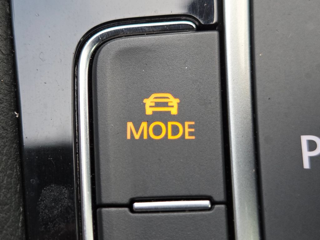 Used 2019 Volkswagen Golf 4-Door FWD image 5