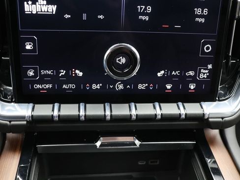 Used 2025 GMC Yukon XL Denali image 25