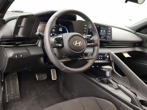 Used 2025 Hyundai Elantra Sport image 14