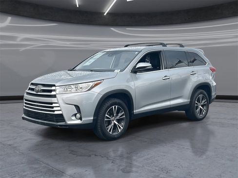 Used 2019 Toyota Highlander FWD V6 image 1