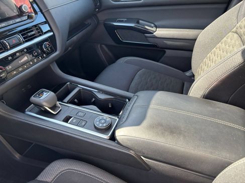Used 2025 Nissan Pathfinder SV AWD/4WD image 44