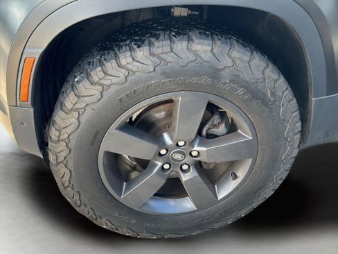 Used 2023 Land Rover Defender 110 S AWD/4WD image 27
