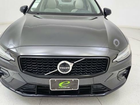Used 2024 Volvo S60 B5 Plus w/ Climate Package image 9