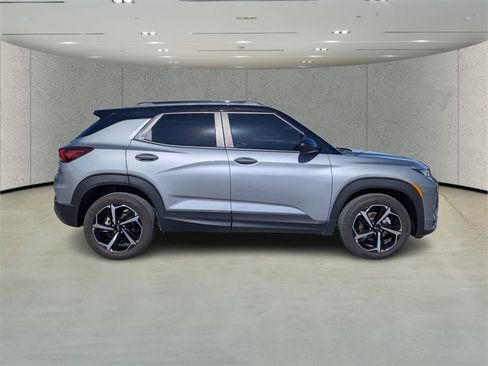 Used 2023 Chevrolet TrailBlazer RS w/ Convenience Package image 2