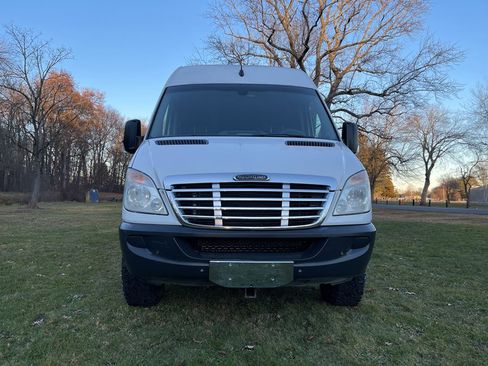 Used 2011 Freightliner Sprinter 2500 image 8