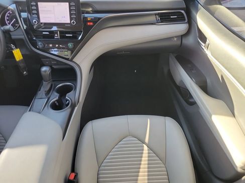 Used 2021 Toyota Camry SE image 12