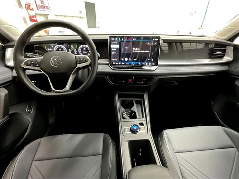 New 2026 Volkswagen Tiguan SE image 7