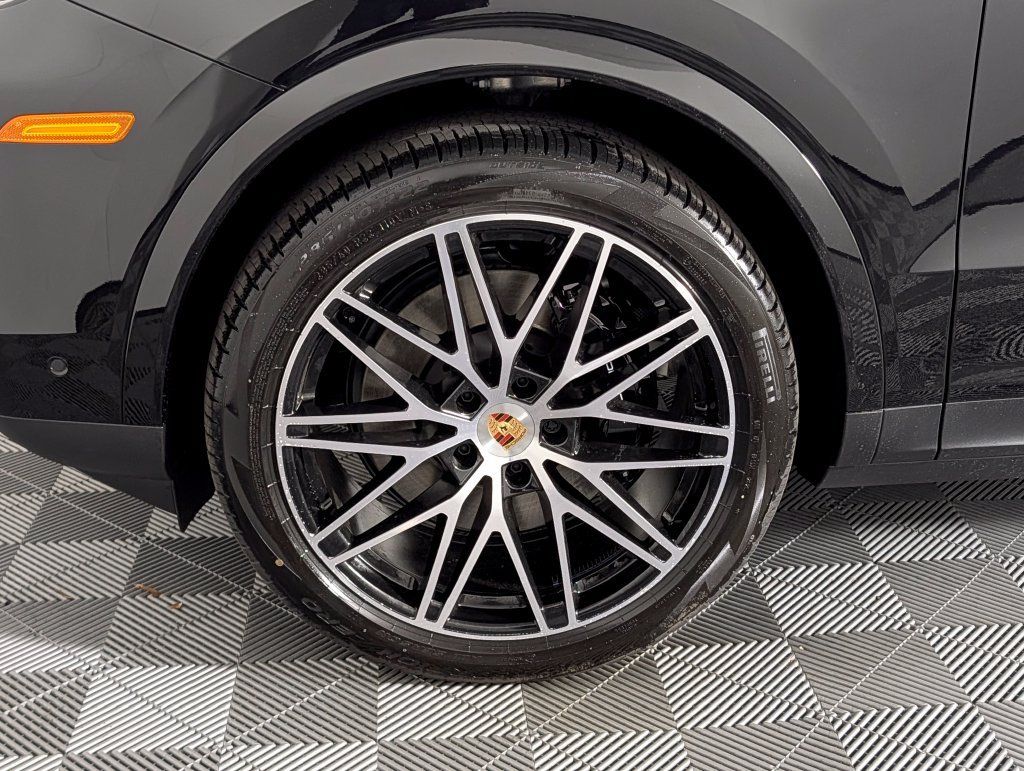 New 2026 Porsche Cayenne Coupe AWD/4WD image 11