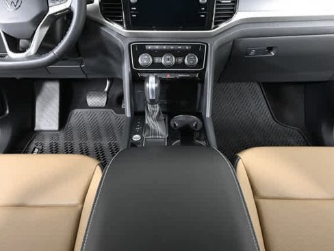 Certified 2022 Volkswagen Atlas Cross Sport SE w/ Panoramic Sunroof Package image 18