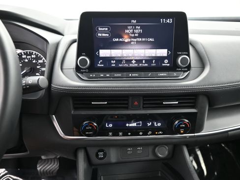 Used 2025 Nissan Rogue SV AWD/4WD image 15