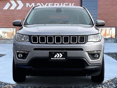 Used 2018 Jeep Compass Latitude image 2