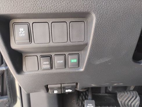 Used 2017 Nissan Rogue S AWD/4WD image 15