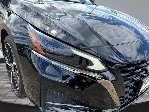 Used 2025 Nissan Altima 2.5 SR w/ SR Premium Package FWD image 33
