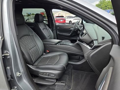 Used 2023 Buick Enclave Avenir w/ Avenir Technology Package AWD/4WD image 21