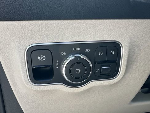 Certified 2025 Mercedes-Benz GLB 250 image 35