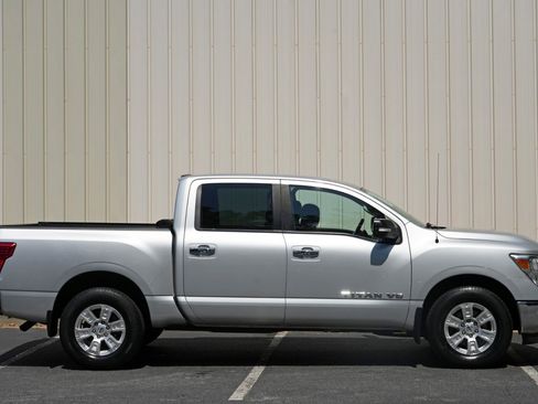 Used 2019 Nissan Titan SV AWD/4WD image 42