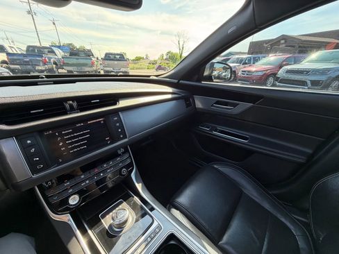 Used 2018 Jaguar XF R-Sport AWD/4WD image 20