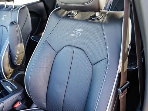 New 2026 Chrysler Pacifica Limited image 31