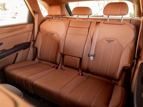 Used 2022 Bentley Bentayga image 24