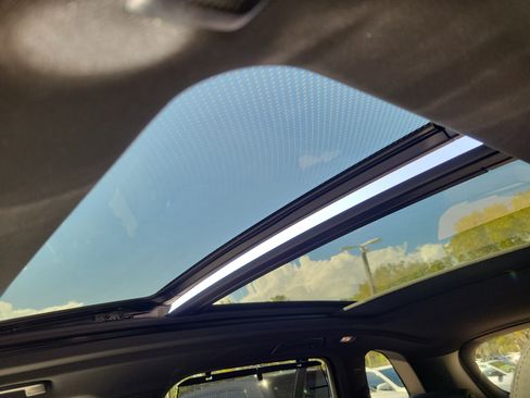 Used 2024 BMW X5 xDrive40i w/ Executive Package image 17