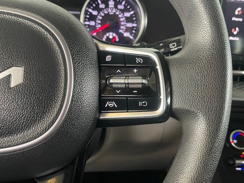 Used 2024 Kia Carnival LX image 42