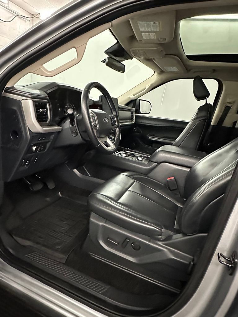 Used 2022 Ford Expedition XLT AWD/4WD image 10