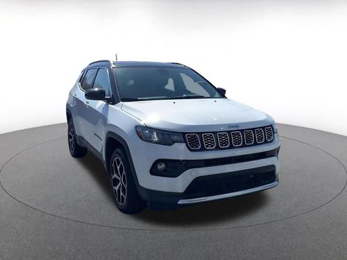 Used 2025 Jeep Compass Limited AWD/4WD image 3