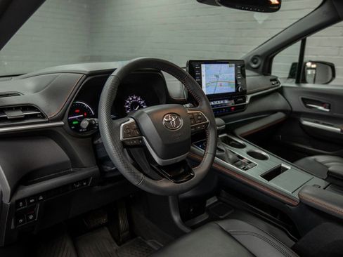 Used 2022 Toyota Sienna XSE w/ XSE Plus Package AWD/4WD image 17