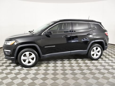 Used 2018 Jeep Compass Latitude w/ Cold Weather Group AWD/4WD image 9
