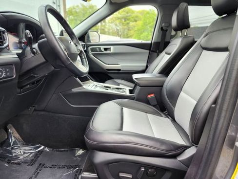 Certified 2022 Ford Explorer XLT w/ Equipment Group 202A AWD/4WD image 20