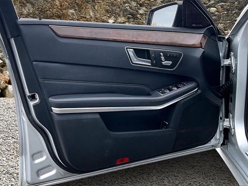 Used 2015 Mercedes-Benz E 350 4MATIC Sedan image 19