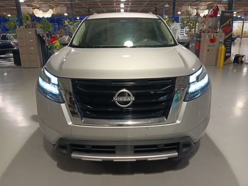 Used 2025 Nissan Pathfinder SL AWD/4WD image 7